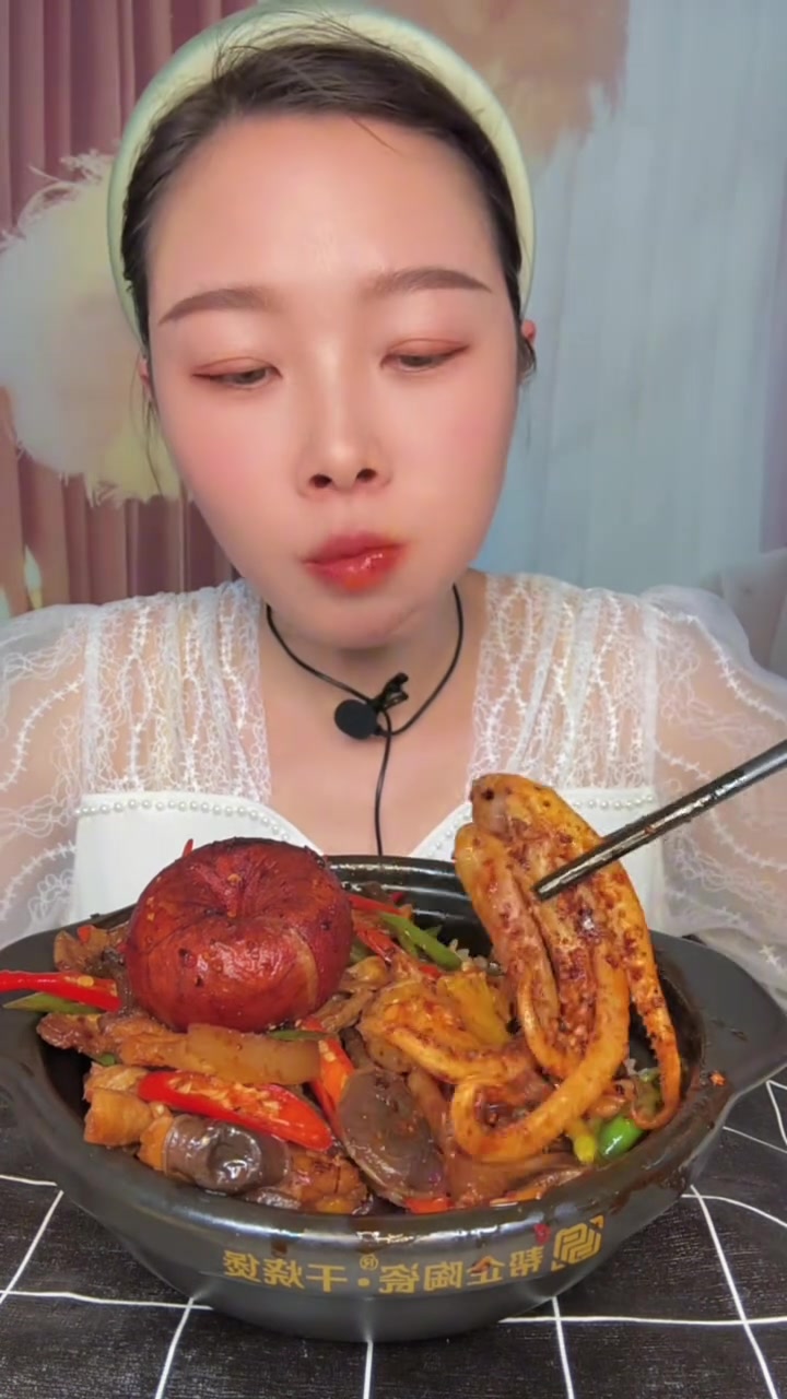 开饭啦!金银菜搭配超辣小米辣,啥味儿?