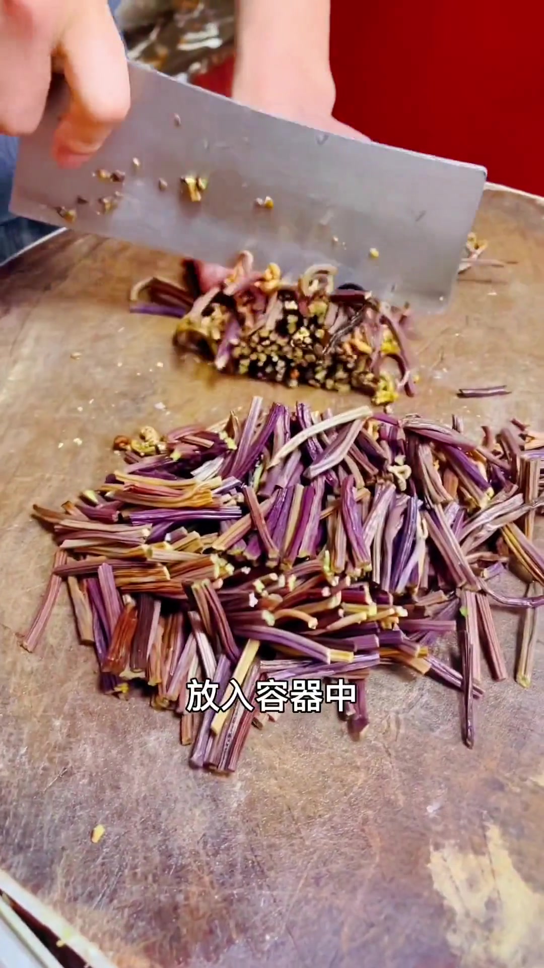 干蕨菜炒肉丝,清脆爽口,干香入味