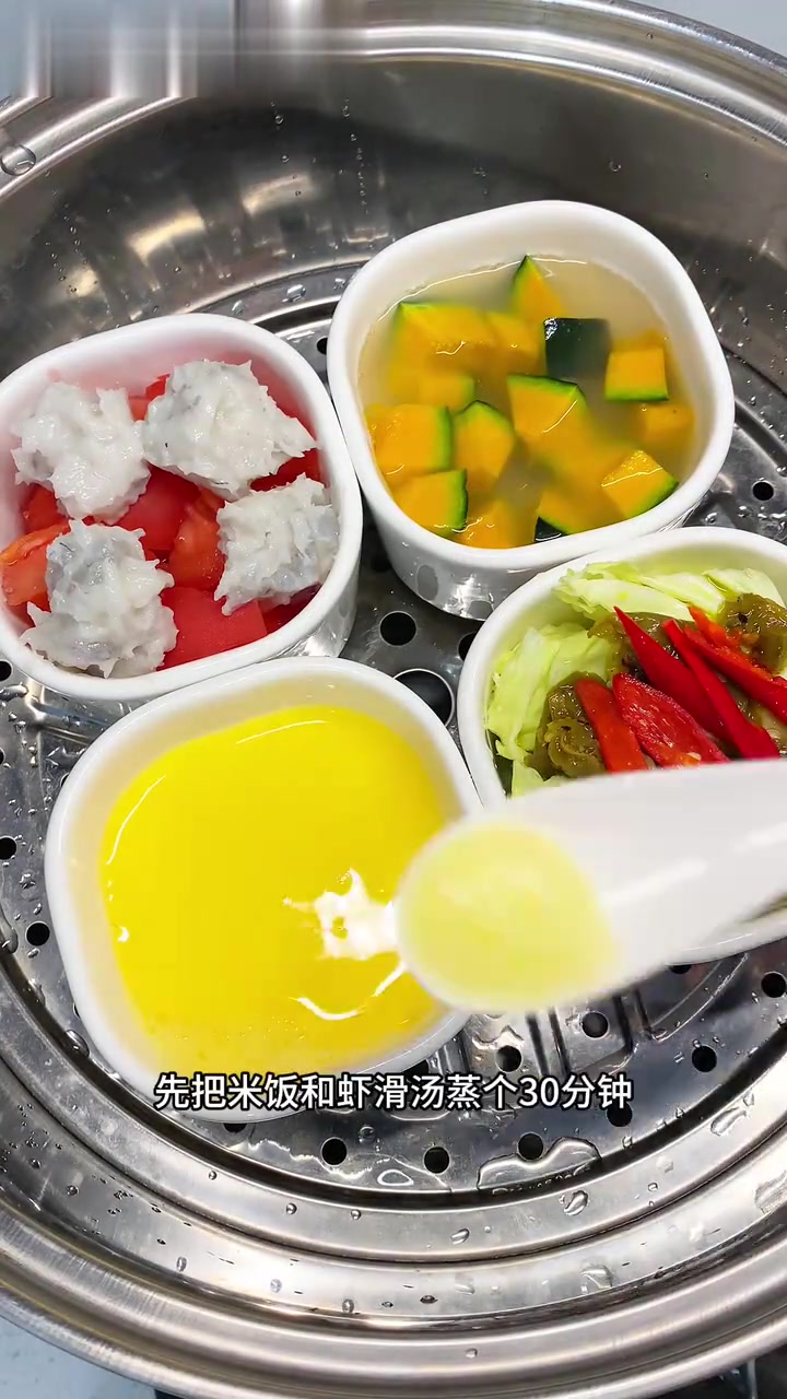 饭菜一锅蒸真的很方便呀!热气腾腾的吃着很舒服~