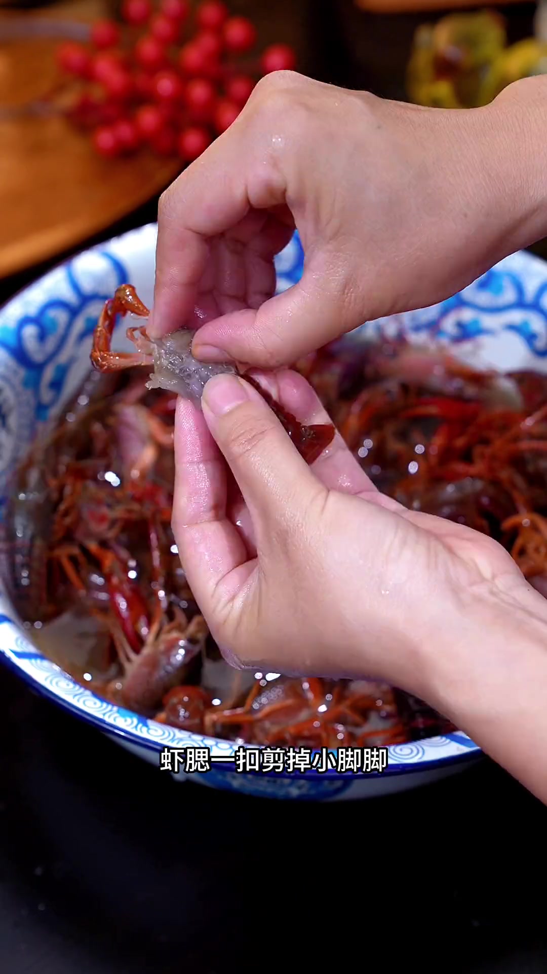这绝对是小龙虾最便宜最好吃的做法,椒盐虾小龙虾,咸香酥脆好吃到连骨头渣子都不剩