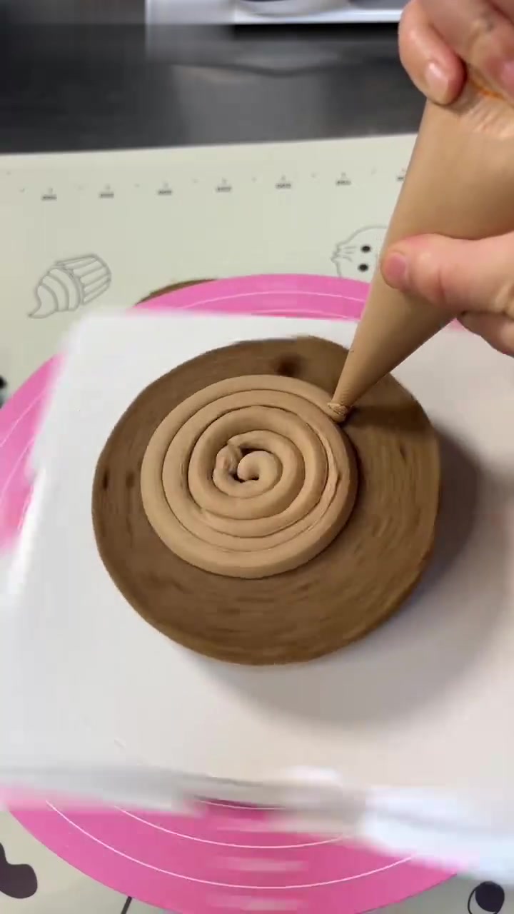 简单好做的巧克力草莓蛋糕,吃到停不下来