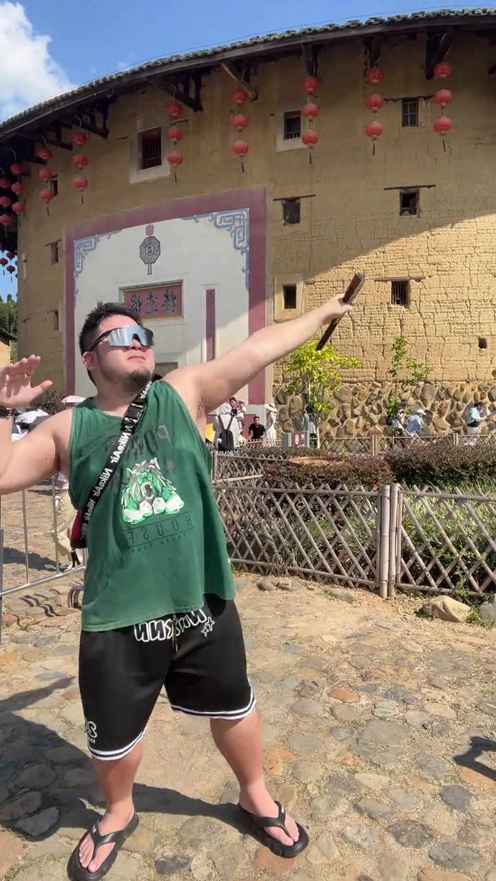 来看大鱼海棠的土楼了