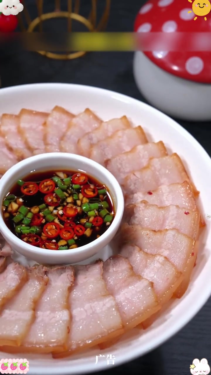 餐桌上来上一盘这样的盐焗五花肉,鲜嫩入味营养丰富肥而不腻