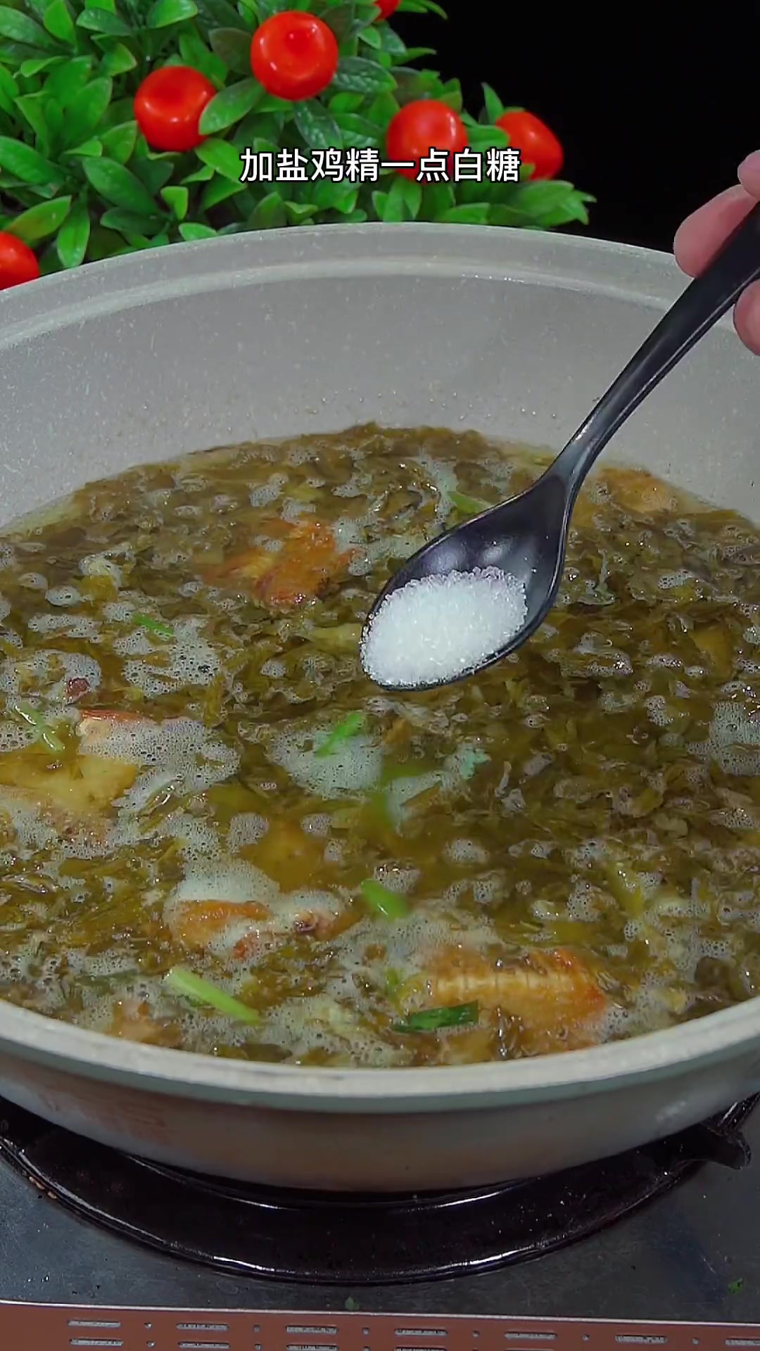 酸菜鱼的详细做法,汤汁酸爽,鱼肉滑嫩