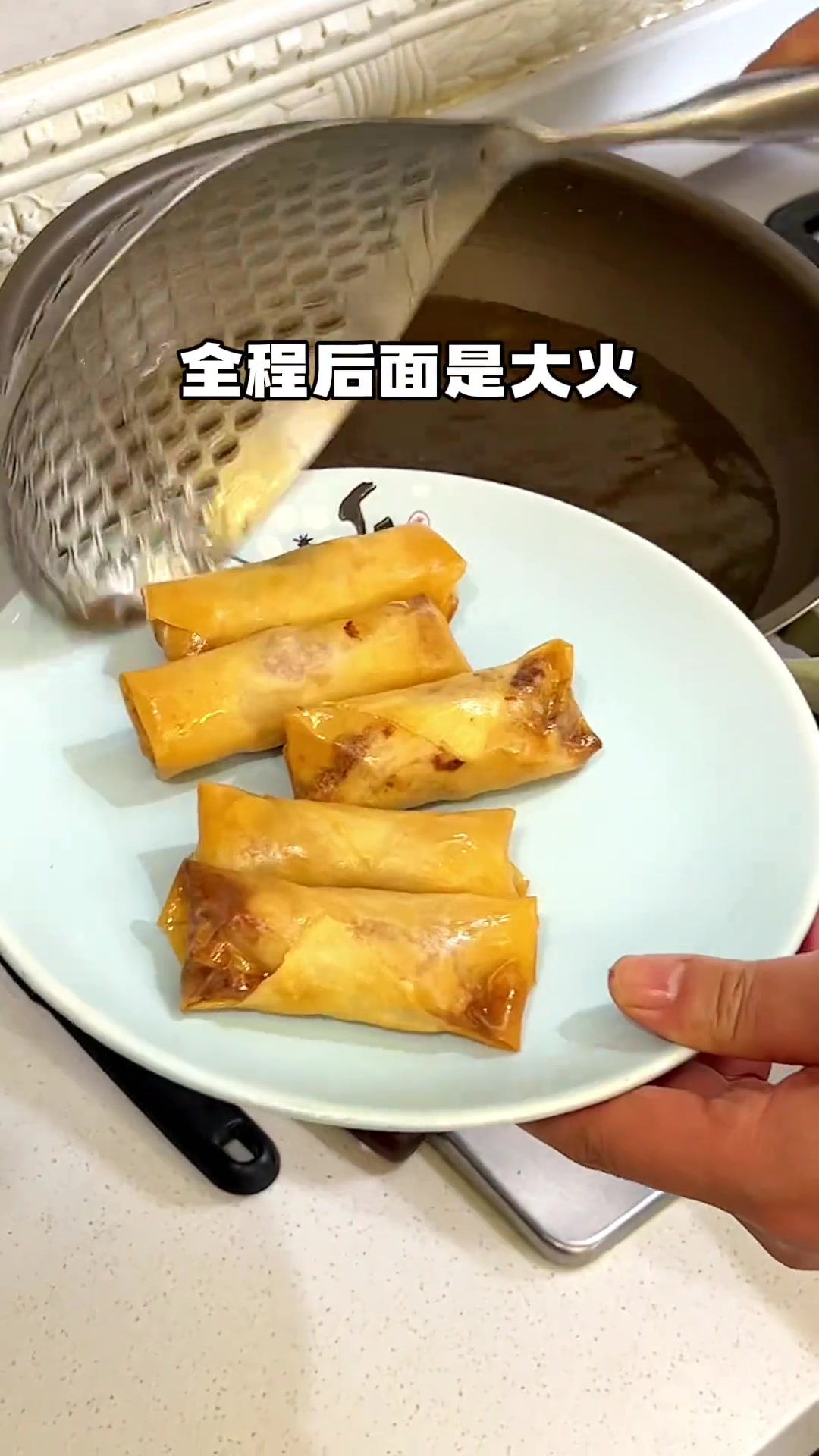 春卷大家都吃过，那么用樟茶鸭做的春卷你吃过吗？咸香酥脆，特好吃，你看我怎么做的！
