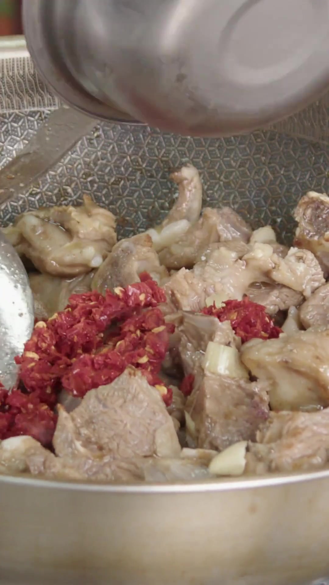 宁夏滩羊肉就得这么吃!2分钟就能学会的一道爆炒羊羔肉,辣爽辣爽的,肉嫩味香超级下饭,跟马大