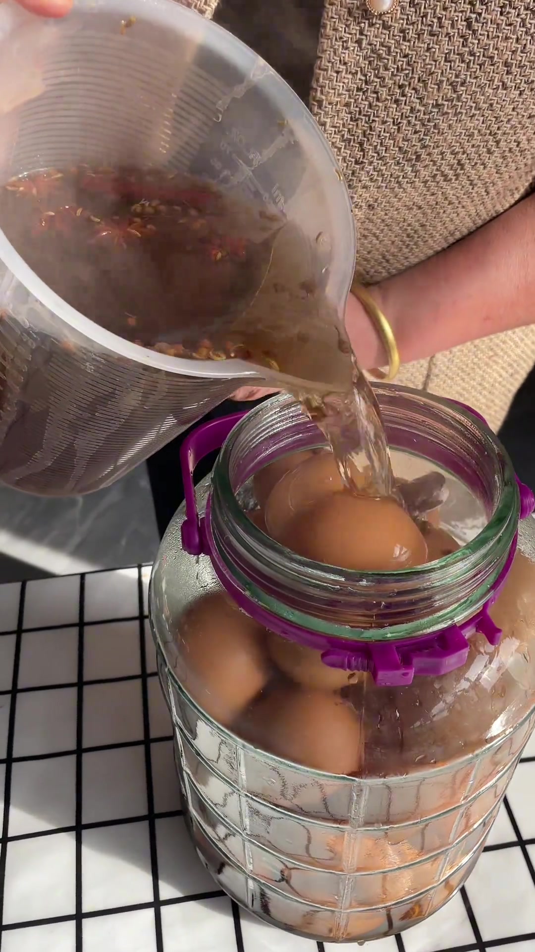 想吃臭鸡蛋,按照这个方法腌,腌出来臭香臭香的