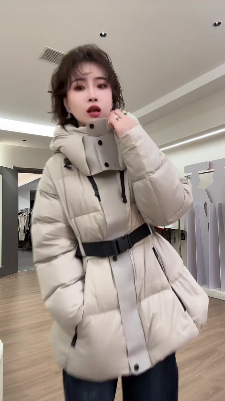 7号上午十点钟全场高货,期待已久的羽绒服专场来了,每一件都是精品中的精品,左上角预约点起直