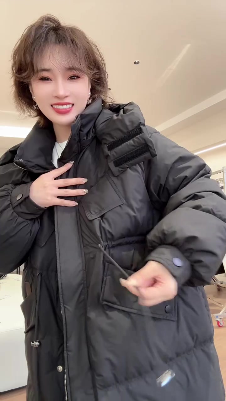 7号上午十点钟全场高货,期待已久的羽绒服专场来了,每一件都是精品中的精品,左上角预约点起直