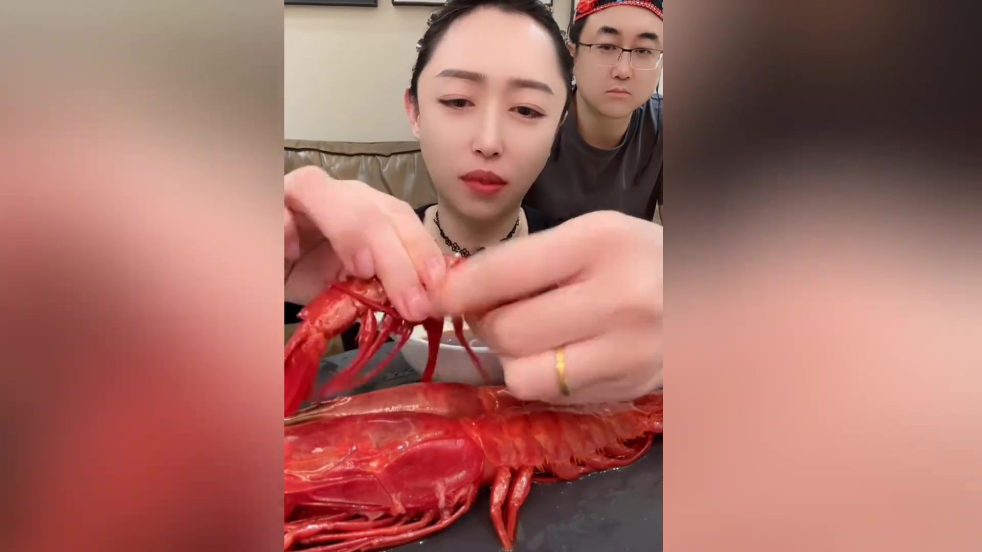 虾脑里面一般有寄生虫。况且还是生腌的。