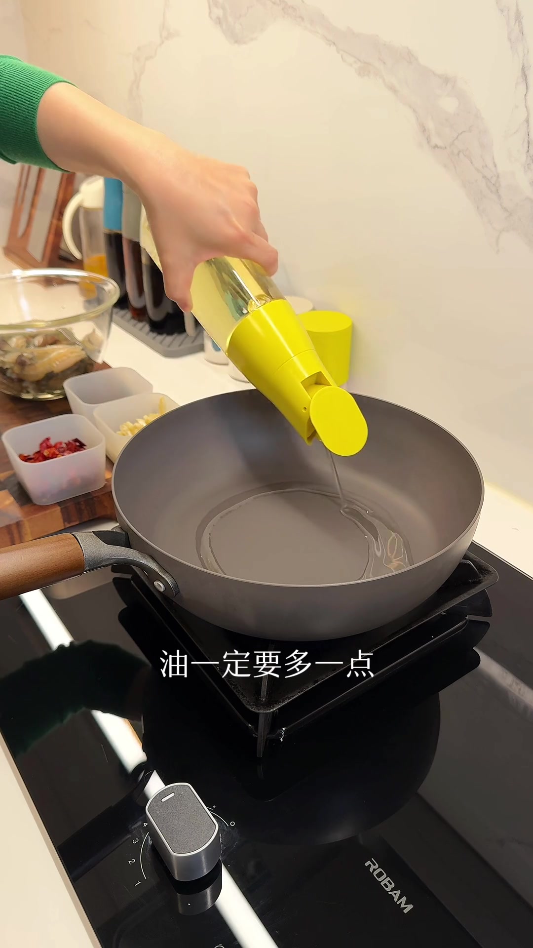 我的拿手菜干煸大头虾非常简单有手就会,不好吃我来帮你做