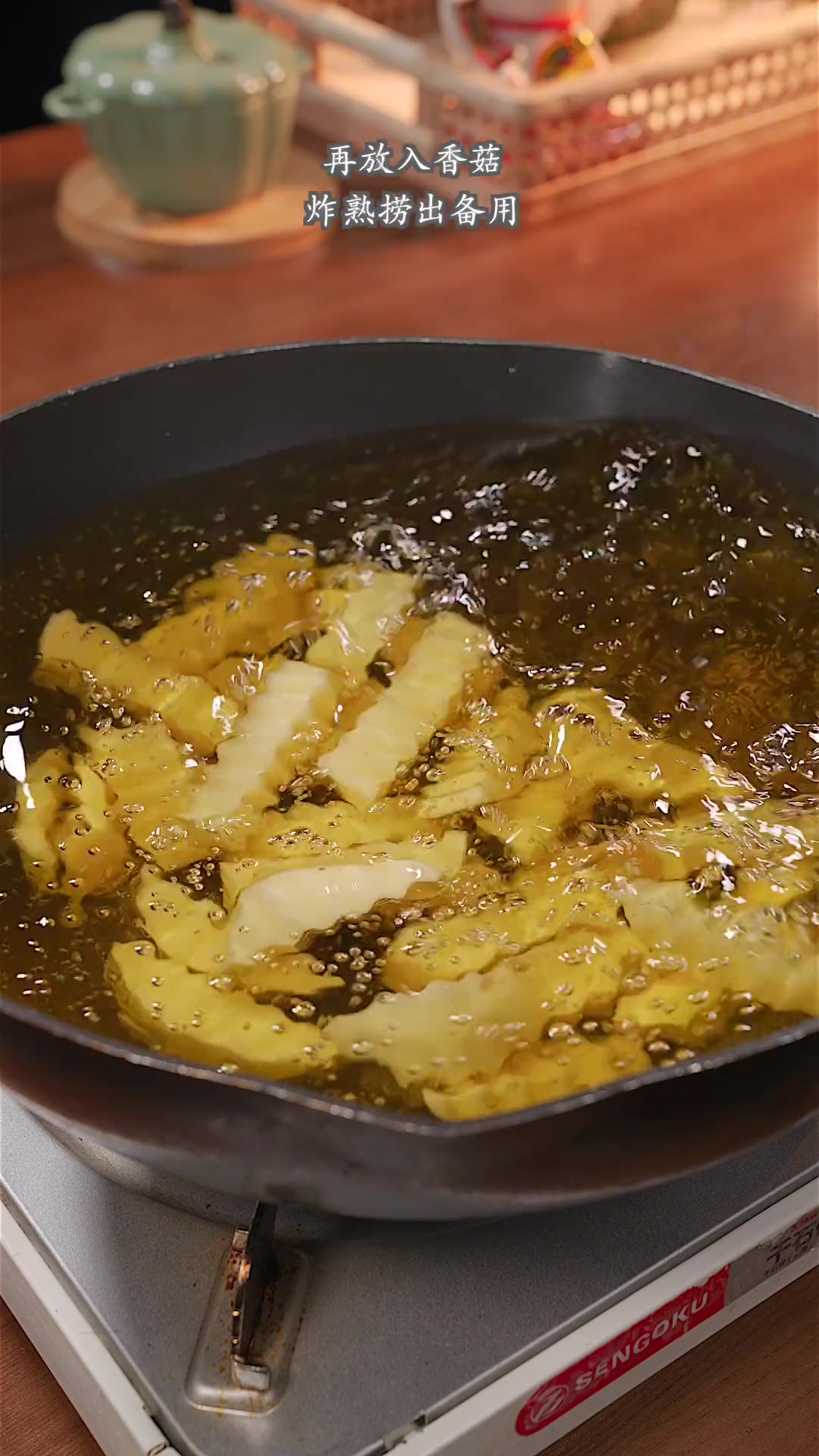 今天做了大家都喜欢吃的干锅鸡