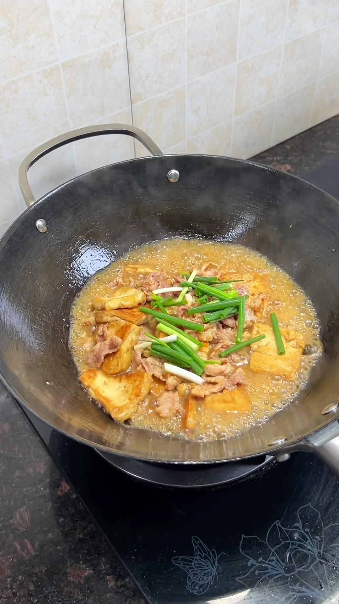 我家一周吃八次不腻的豆腐焖瘦肉,简单下饭