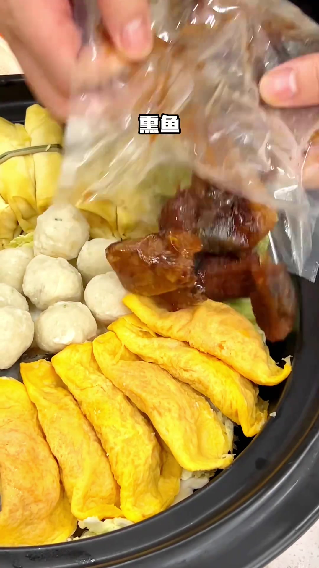 冬天了,来做一道汤色鲜美的全家福,每家到了冬天必吃的一道菜,关键是做法也简单,你看我怎么做