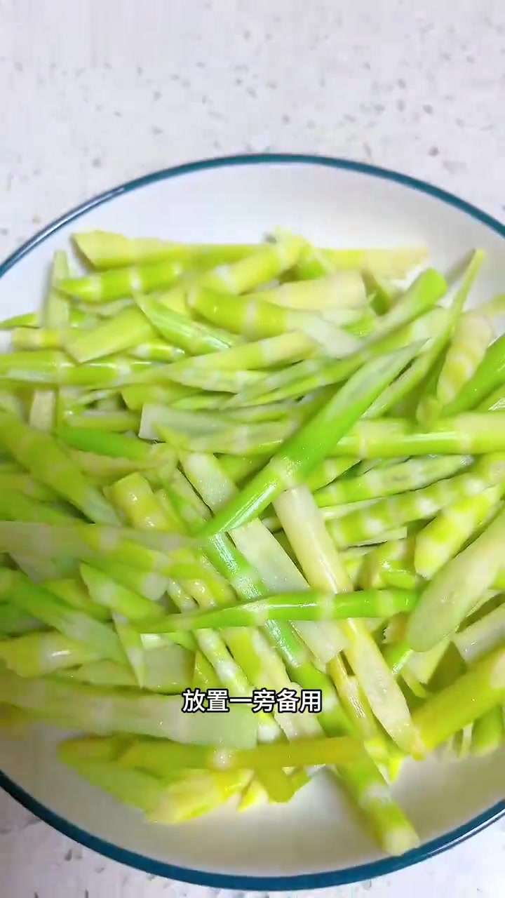 两根竹笋，教你在家2分钟分钟做出夏天清脆爽口的凉拌竹笋