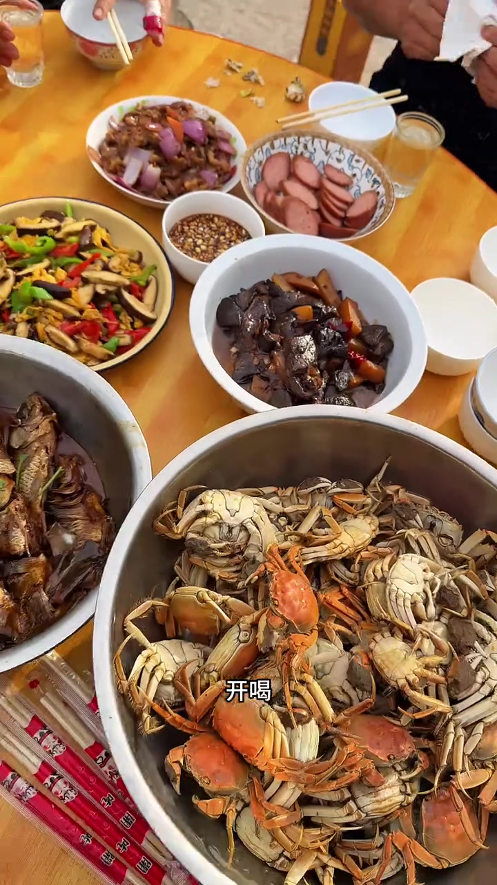 东北人挚爱：酸菜粉条炖大骨头，这个天吃它正好热热乎乎的