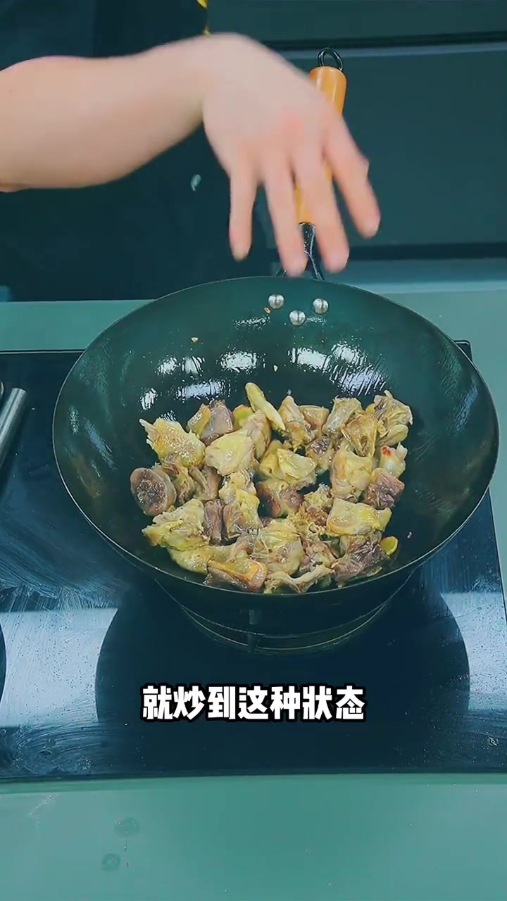 养生的风干鸡炖冬瓜，家常做法照这个方法做，鸡肉不柴，冬瓜入味