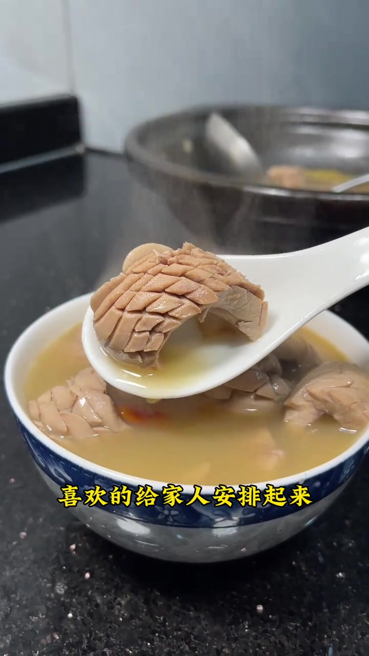 家常菜，喜欢吃猪腰汤的像我这样煮，做法简单，汤鲜猪腰嫩又好吃