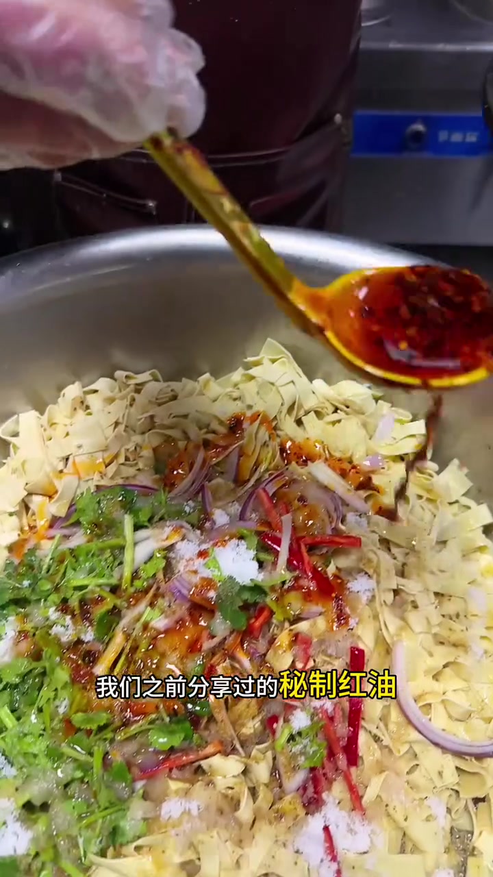 辽宁朝阳三家子面馆特色菜，拌干豆腐丝