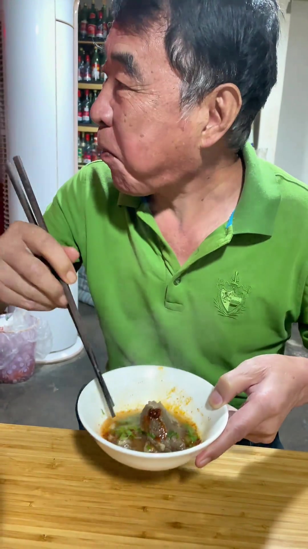 下雨天冷,清炖横山羊肉,喝羊汤真暖和!