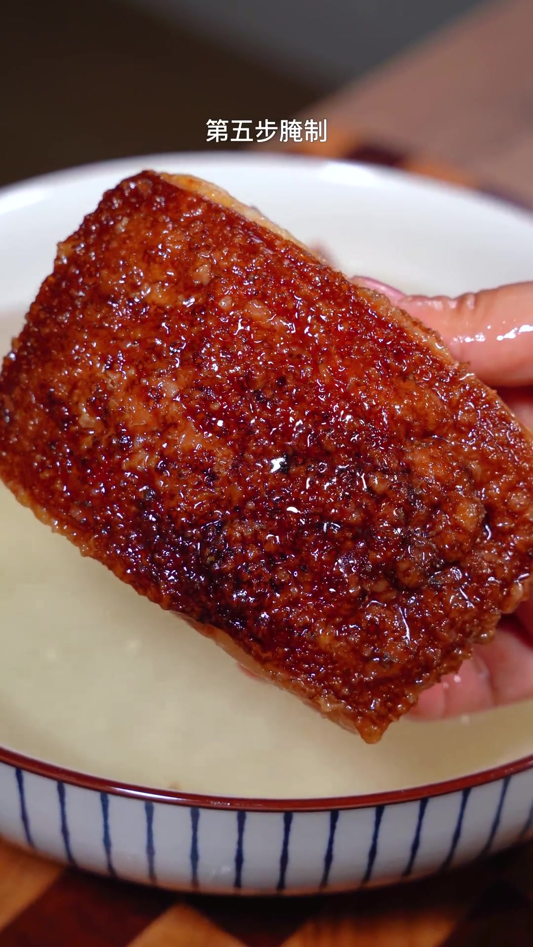 梅菜扣肉特别详细的做法，整理几个要点，最后一点尤为关键，视频有点长，耐心看完哦