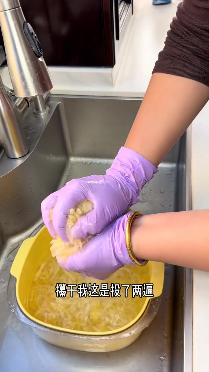 排骨炖酸菜血肠，东北人冬天的标配~