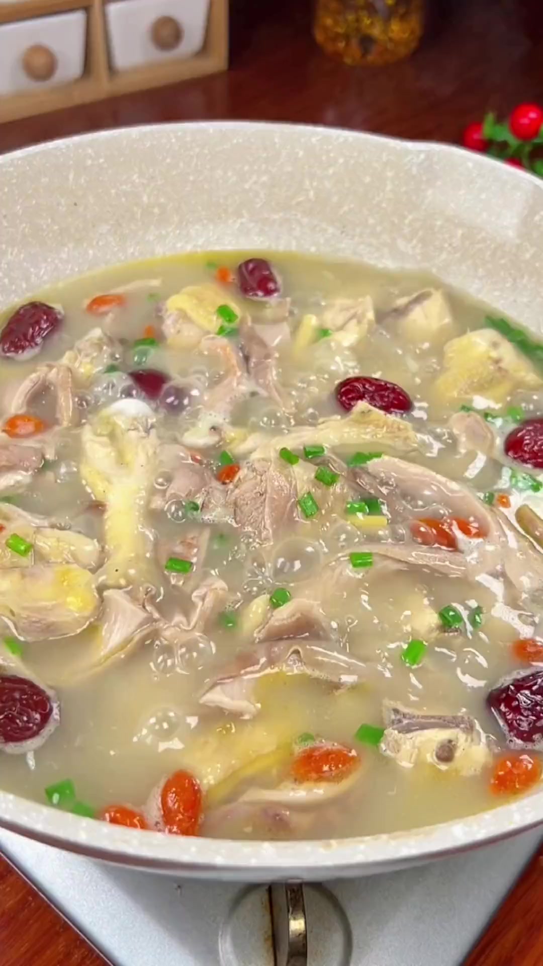 在家轻松做广东名菜胡椒猪肚鸡汤,快来试试