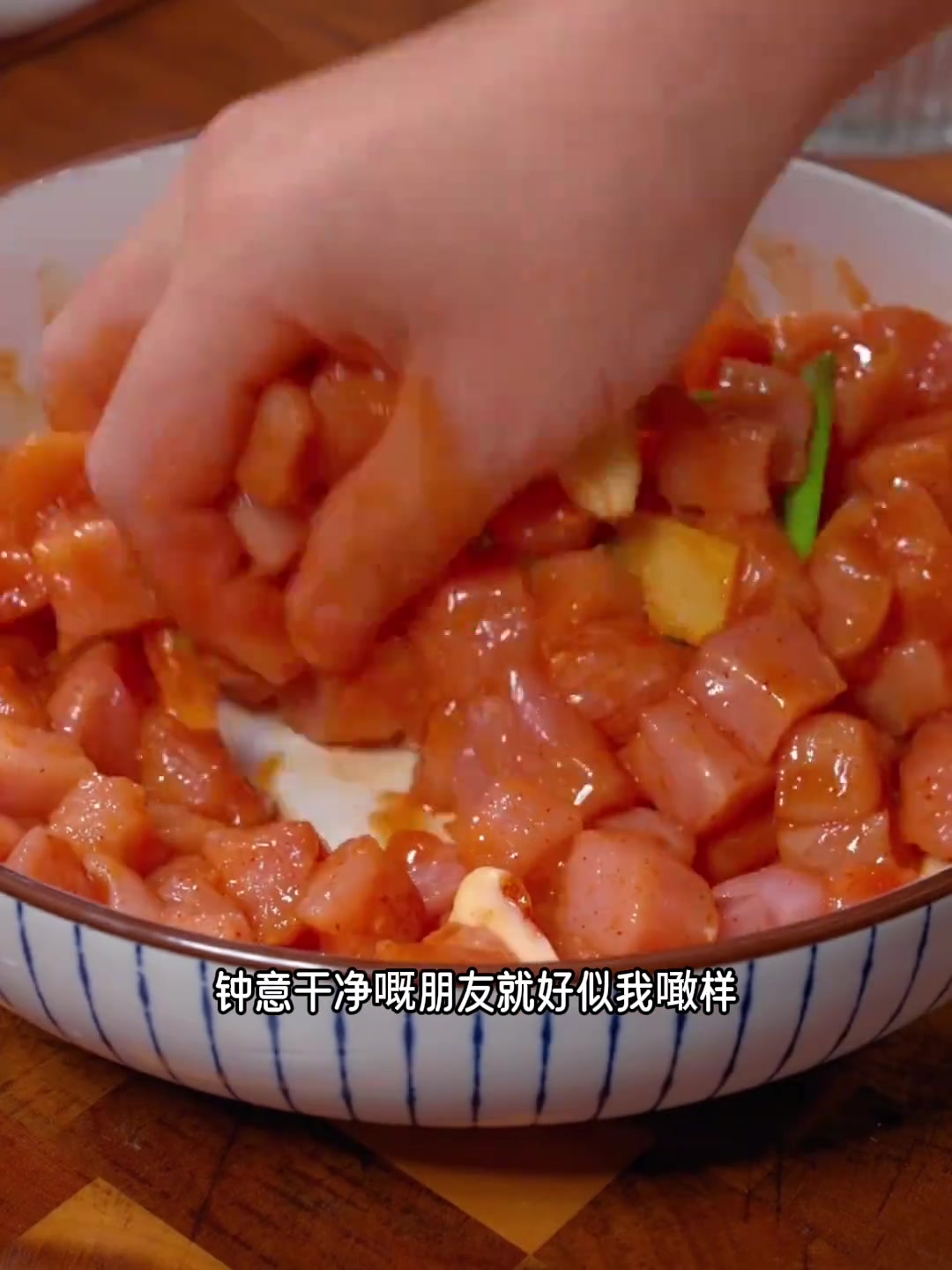 八块钱一斤后腿肉做牙签肉,蒜香猪油粉是关键!