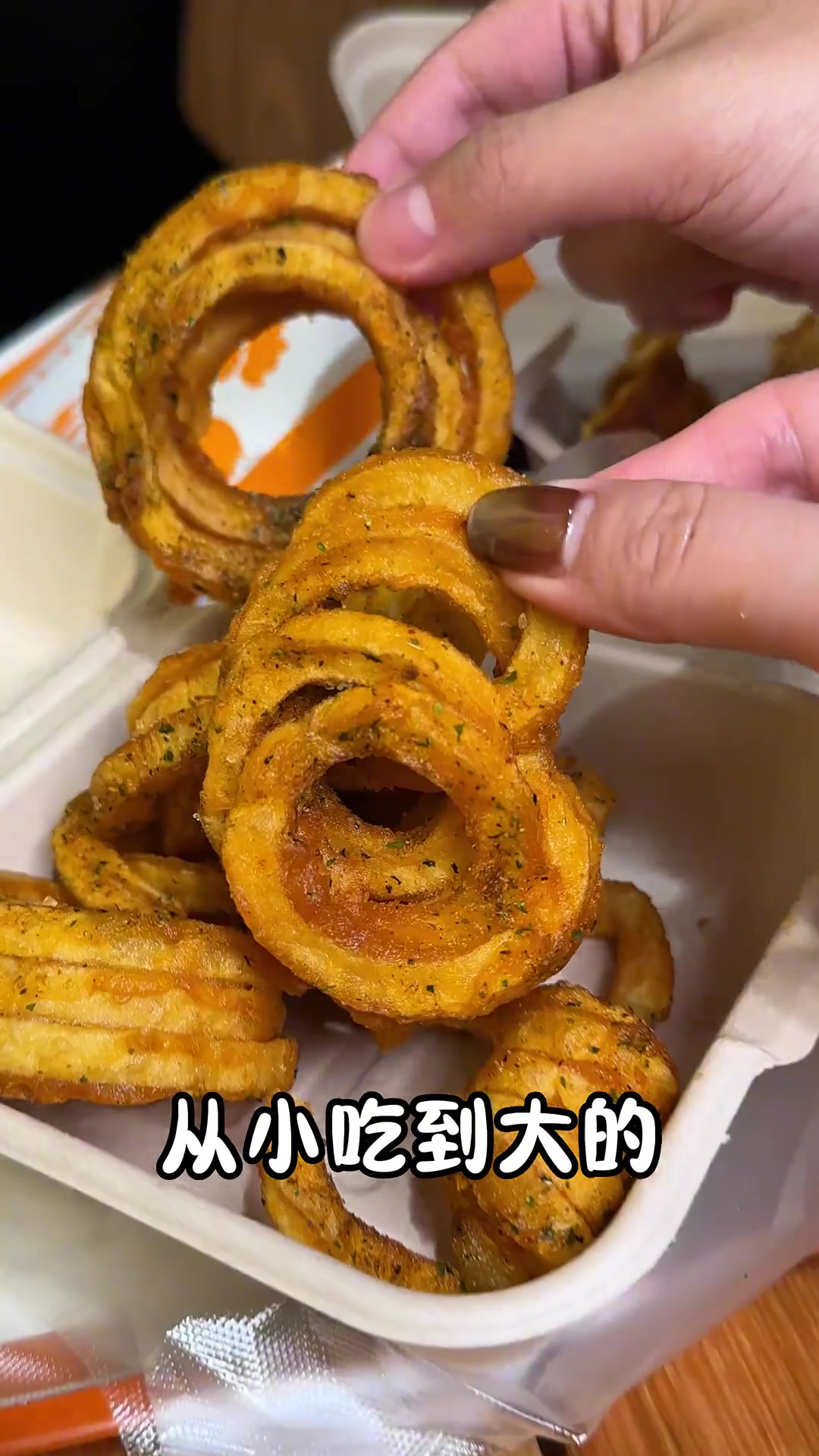 这个熔岩芝士汉堡一口入魂，多年吃不腻