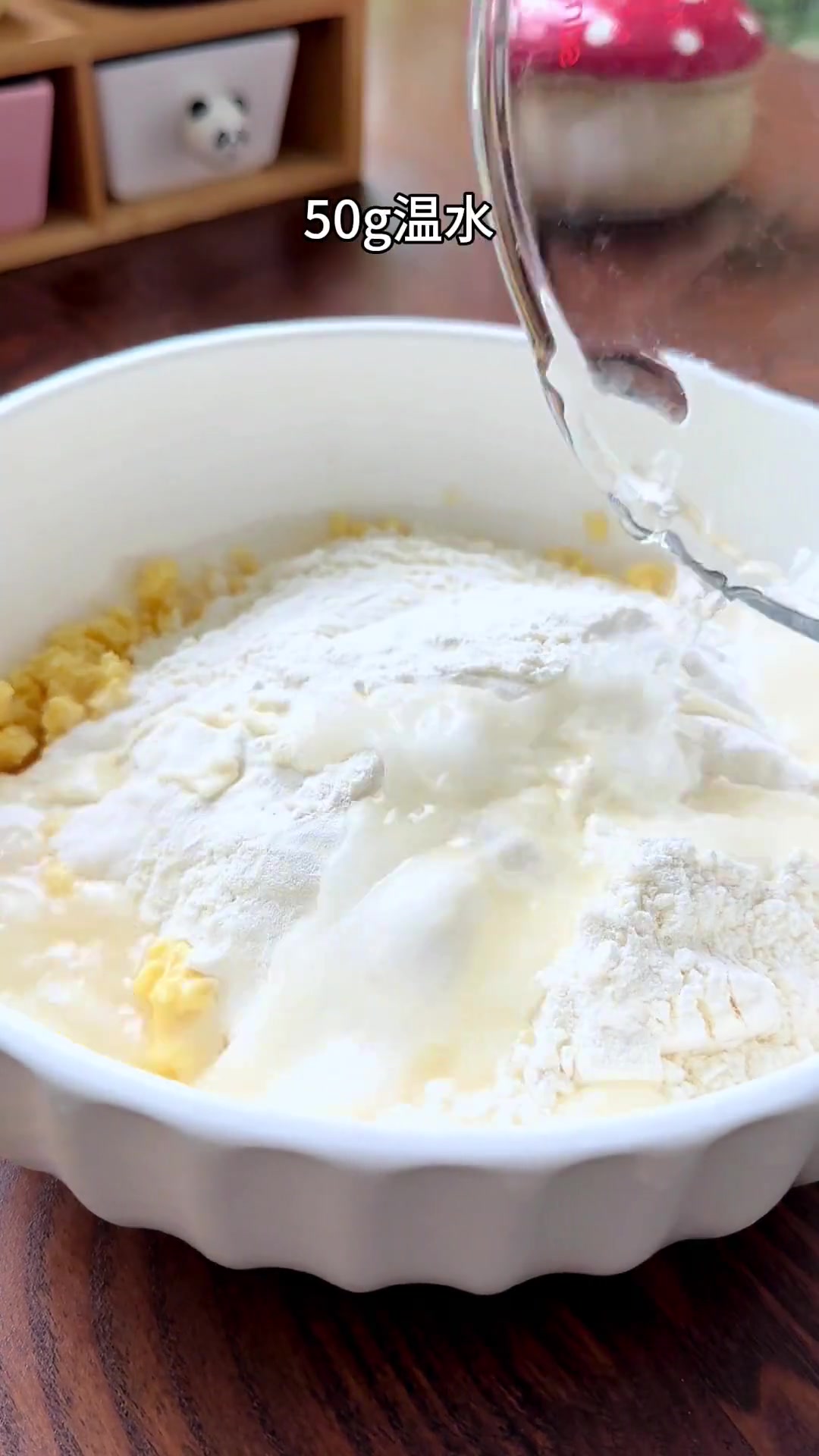 这样做的玉米面发糕,松软不粘牙,简单好吃