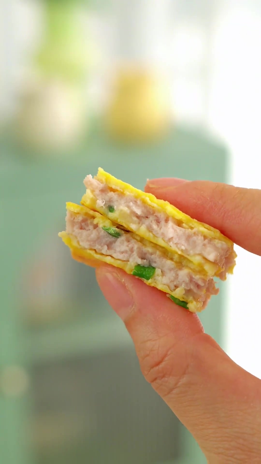 宝宝辅食蛋夹瘦肉饼,软嫩鲜香超合适