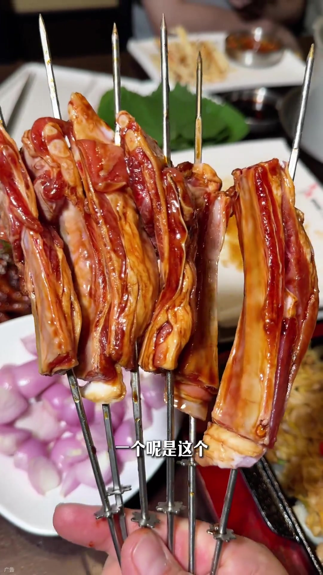 海口国贸的炭火鲜肉小串海口想吃肉串时候,这家就是头一个在脑袋里跳出来。这个苏尼特羊排串和鳗
