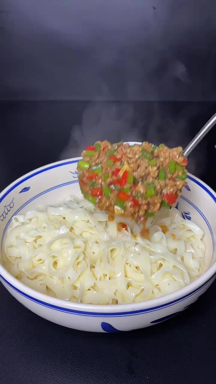 好吃的蒜苔肉末面