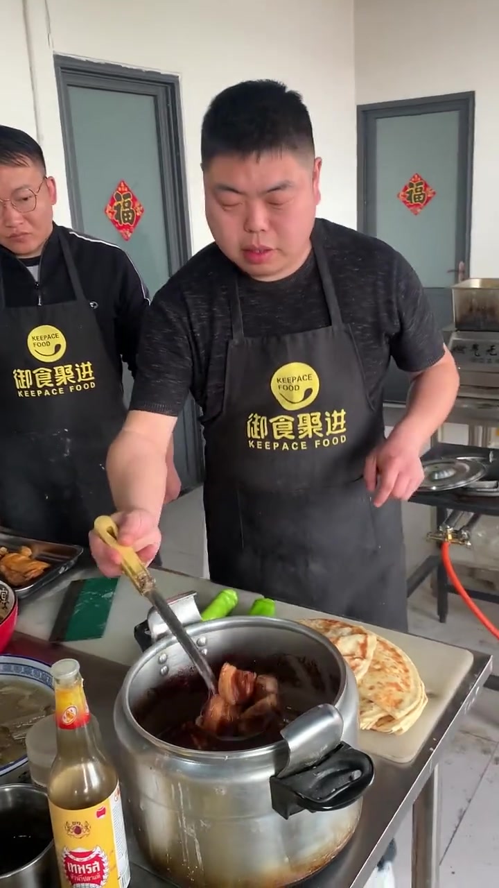 想学饼卷肉技术?看这里,郭老师带你实操!