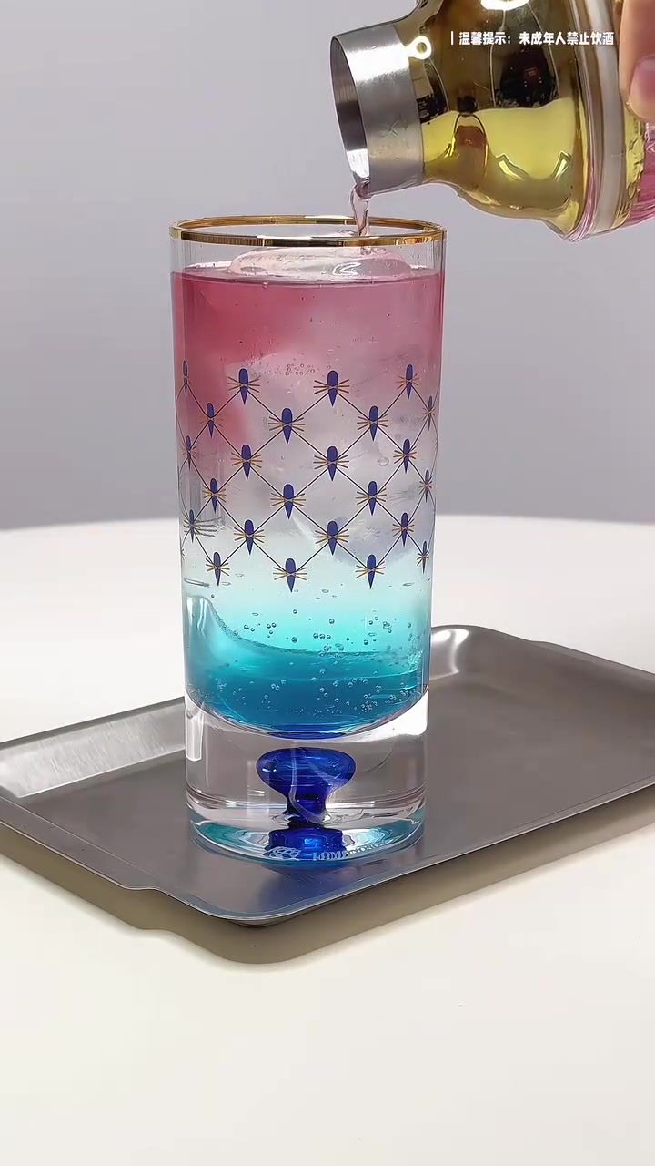 和你闺蜜一人一杯～居家蓝色系特调鸡尾酒