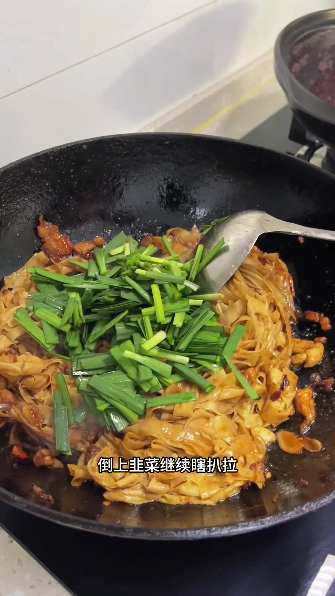 超香韭菜炒豆腐皮教程,卷饼馒头超好吃!
