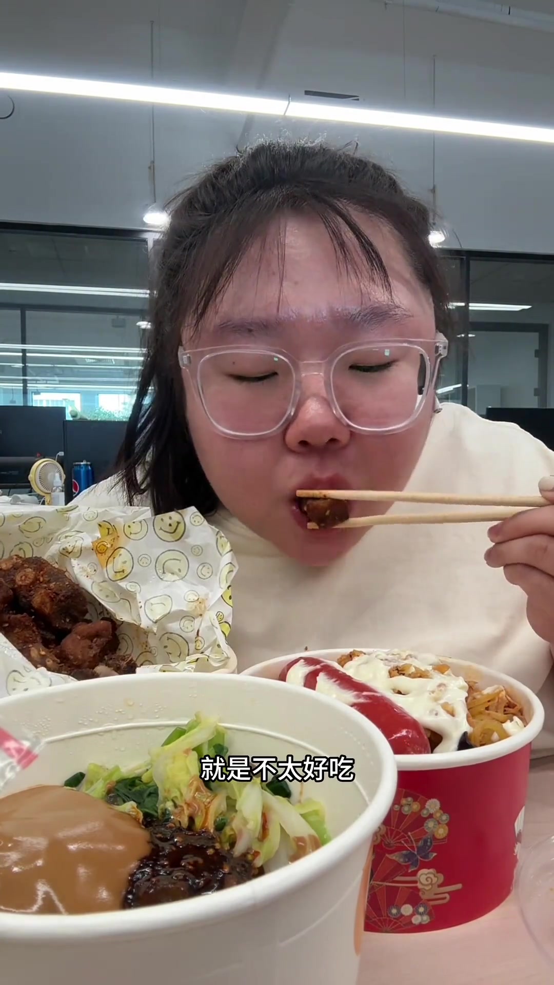 260斤超饿一天吃啥?麻辣拌烤肉拌饭小烧烤安排上