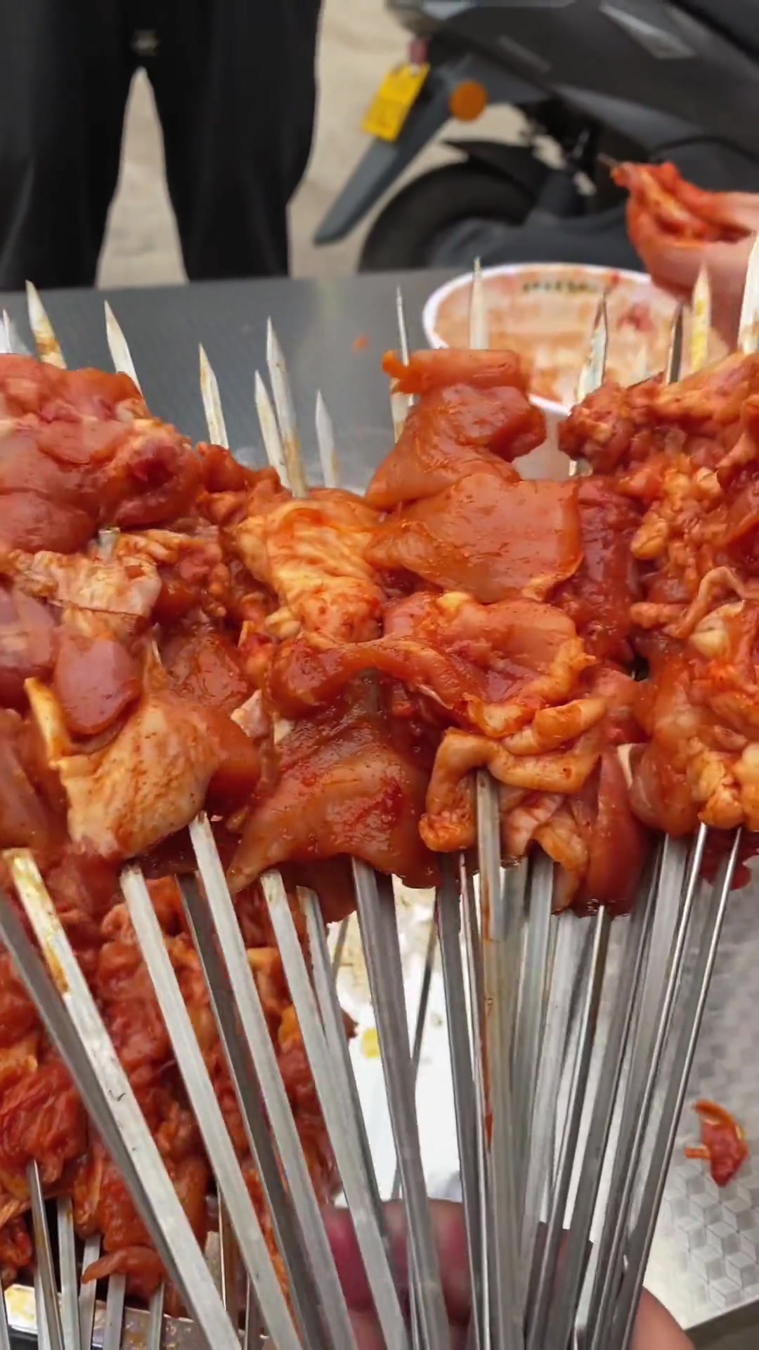 河南烤鸡肉串超好吃！外焦里嫩爆汁，做法快来学