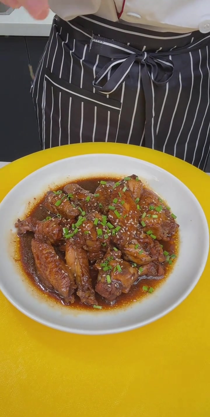 电饭锅焖鸡腿鸡翅，酱香浓郁，软烂入味，太好吃啦