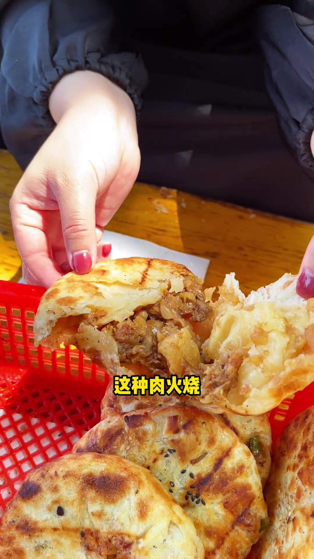 打卡寿光超硬核的火烧铺，大早上的让这口大肠头火烧和鱿鱼火烧给征服了！