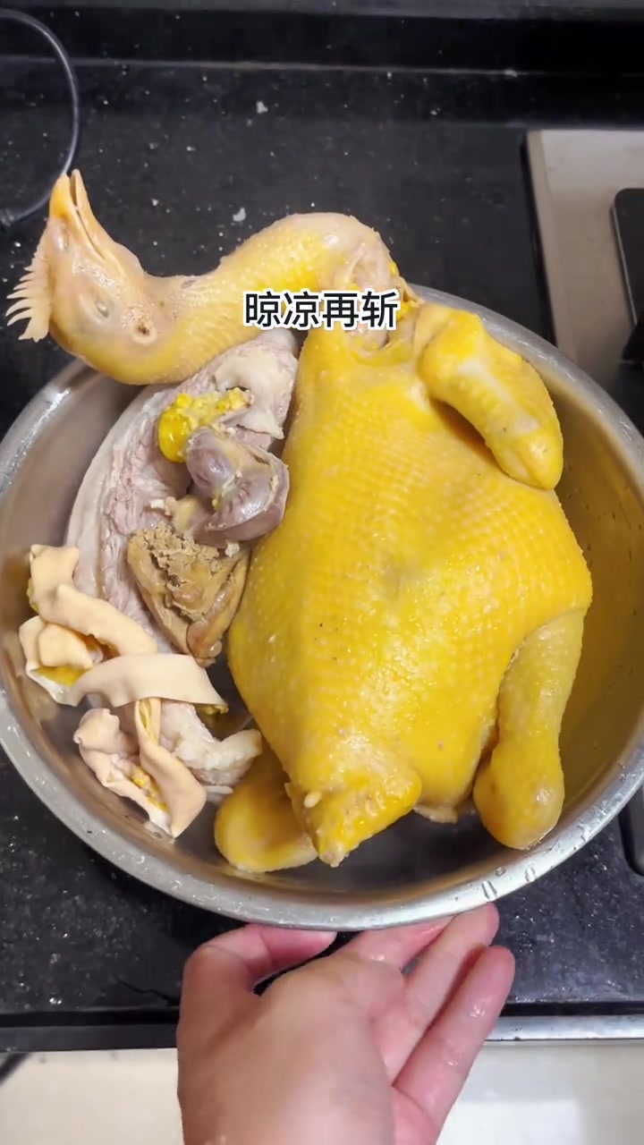 大风大雨的一天，吃顿好的压压惊这就是湛江人的松弛感，吃完再说