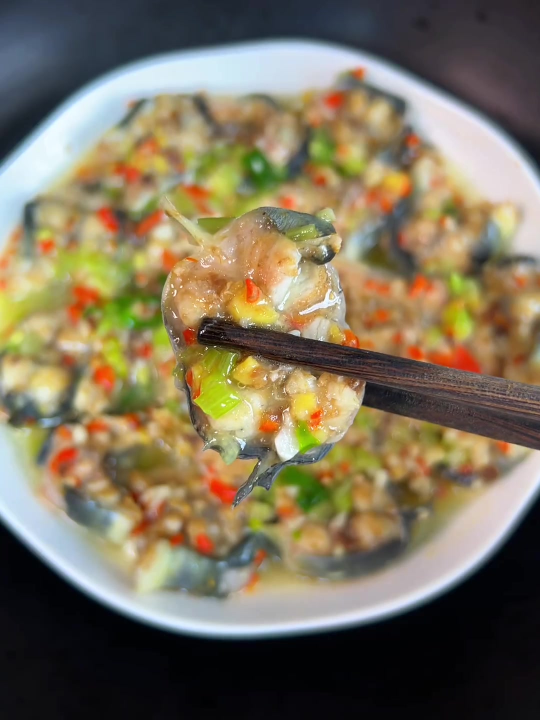 酸梅蒸鳗鱼，潮汕人熟悉的美味，鲜嫩开胃