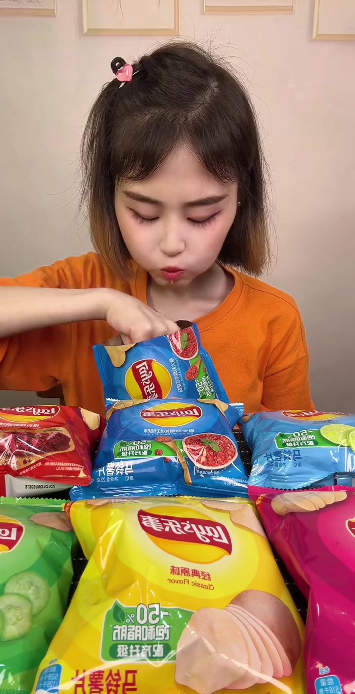 新配方升级的黄瓜味乐视薯片，十小包超好吃！