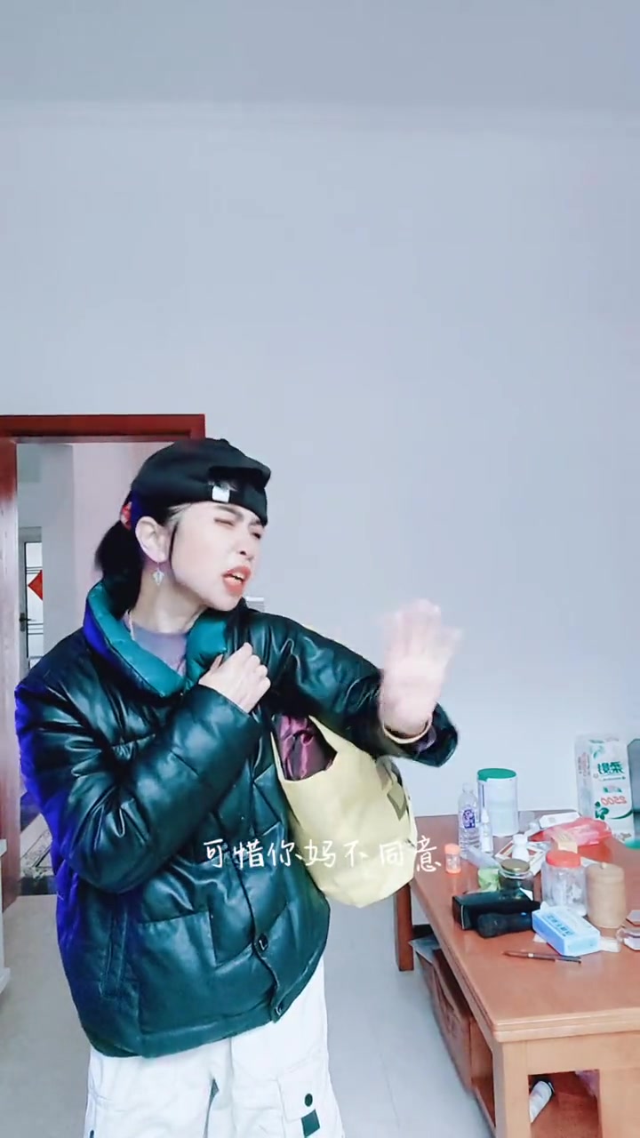 笑到把刚买的奶茶洒了,还在笑