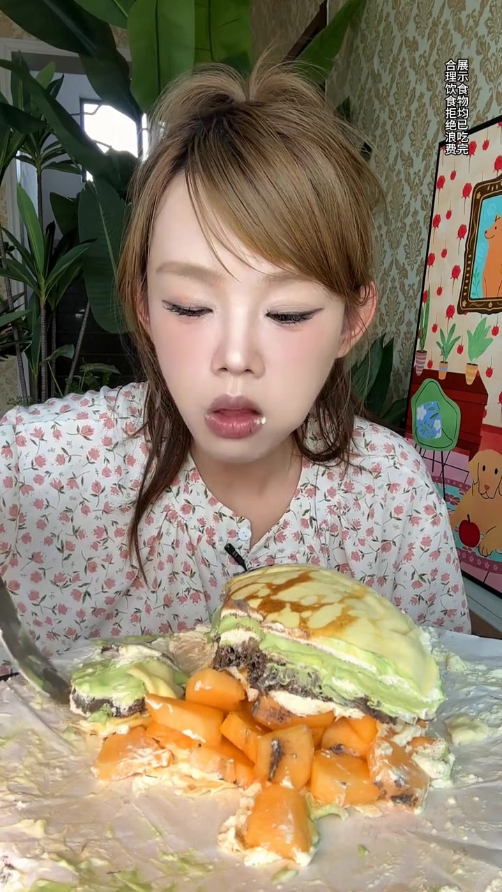 品尝美味千层蛋糕，开启甜蜜之旅