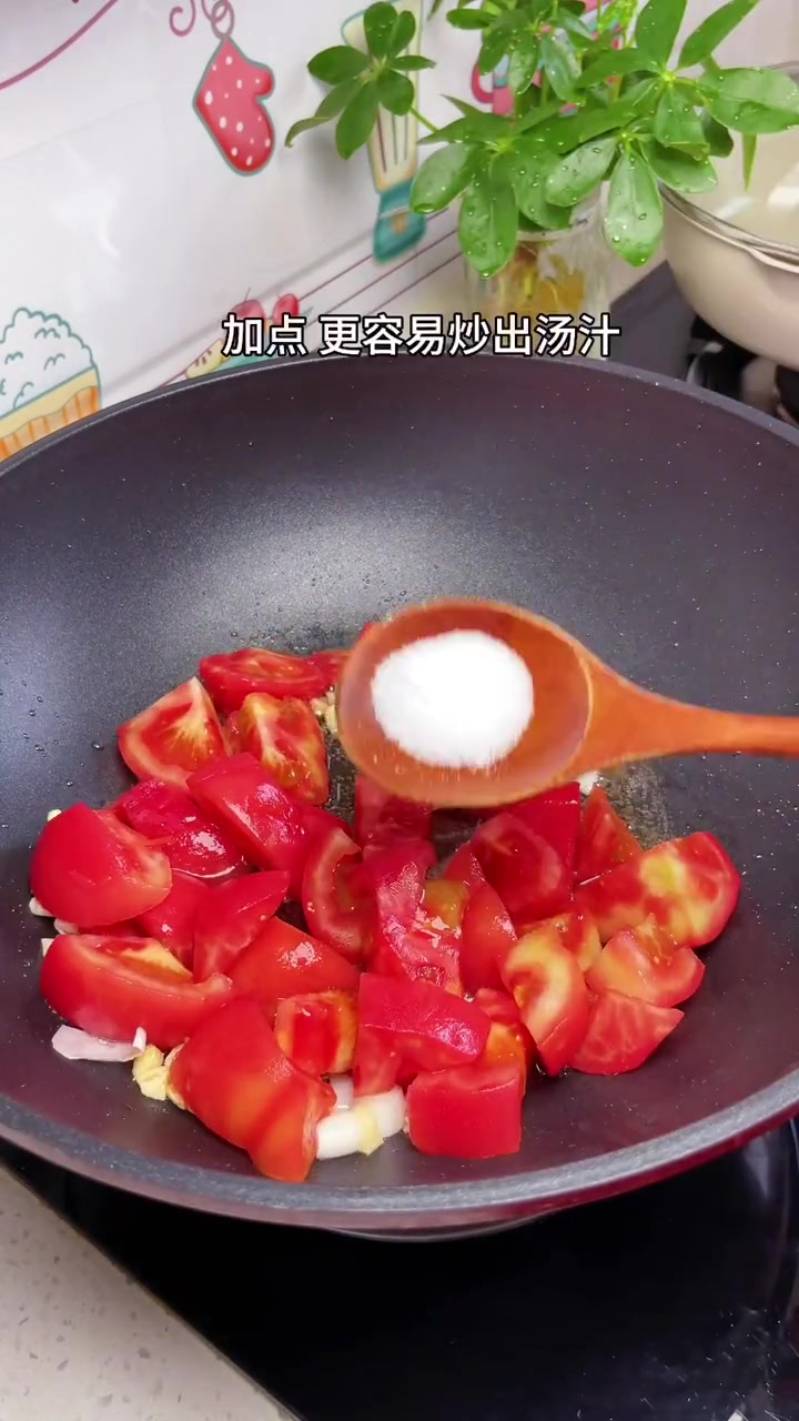 天热没胃口的时候，我就会做这个番茄鸡蛋面，汤酸开胃
