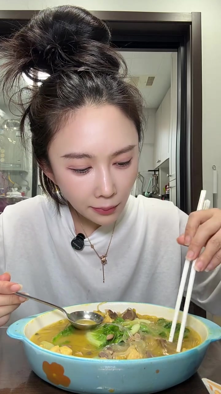 南京冠生园这个鸭血粉丝汤太香了!比我去南京吃的还要正宗,关键这给价可比去外面吃划算多了