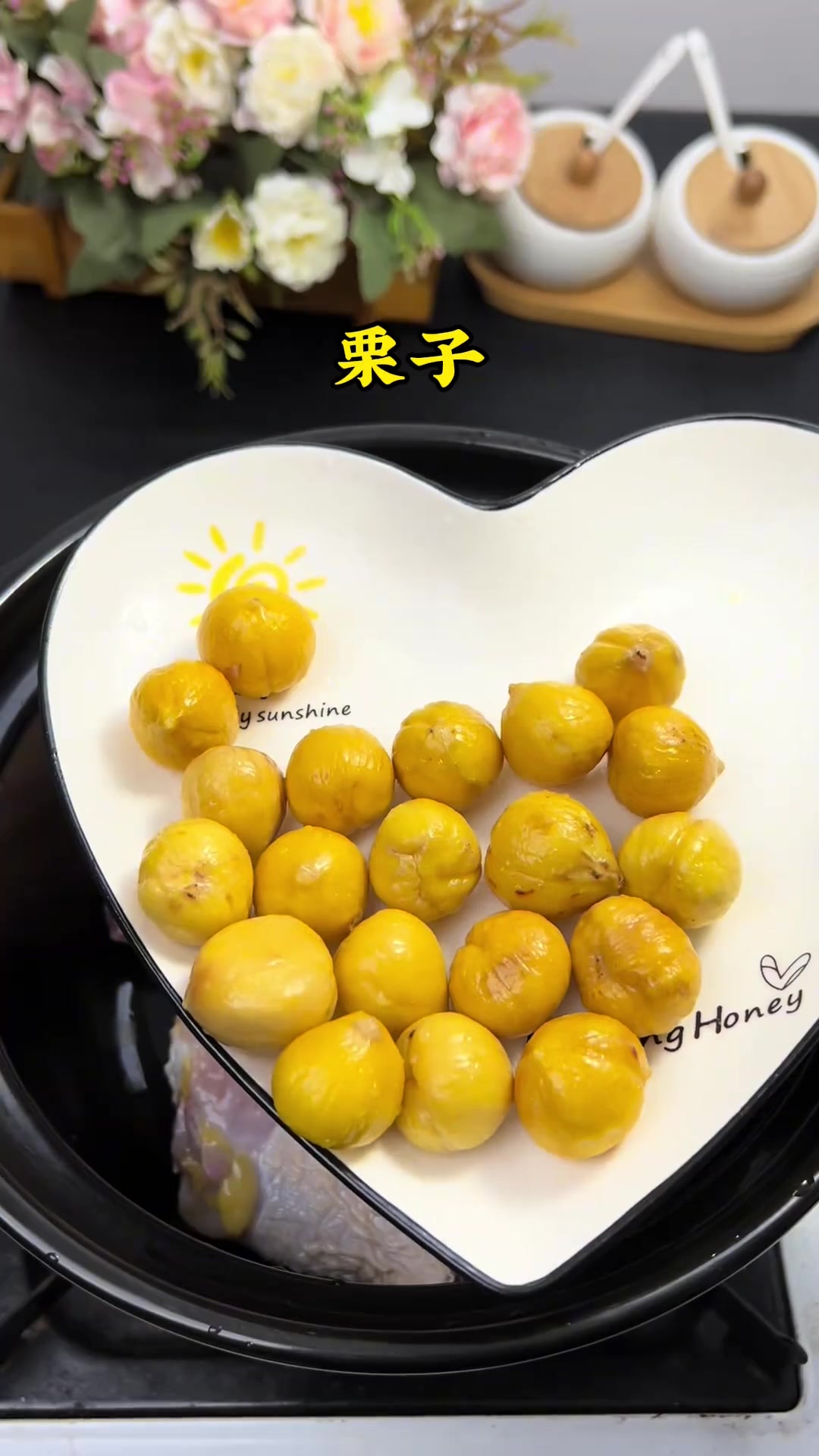 正是吃栗子的季节，喜欢吃栗子的你。这汤记得收好咯！