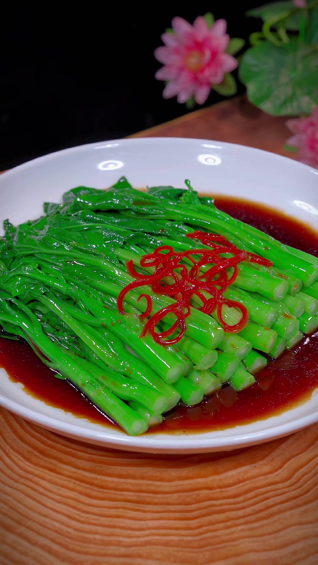 广东茶餐厅受欢迎的白灼菜心做法分享