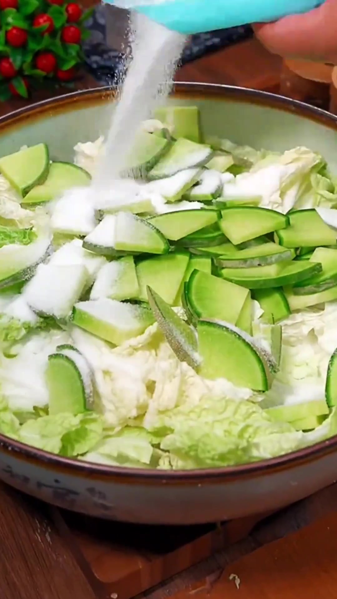 辣白菜配萝卜超好吃!做法简单还不用调料?速来学